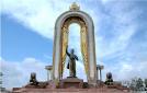 Памятник основателю первого таджикского государства Исмоилу Сомони на площади Национального согласия