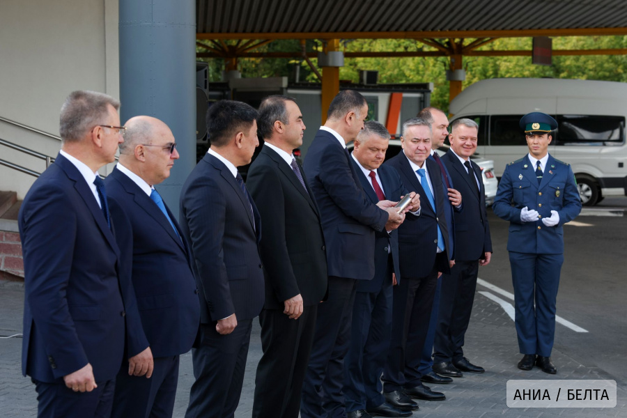 Руководители таможенных служб СНГ заложили в пункте пропуска "Брест" капсулу с посланием потомкам