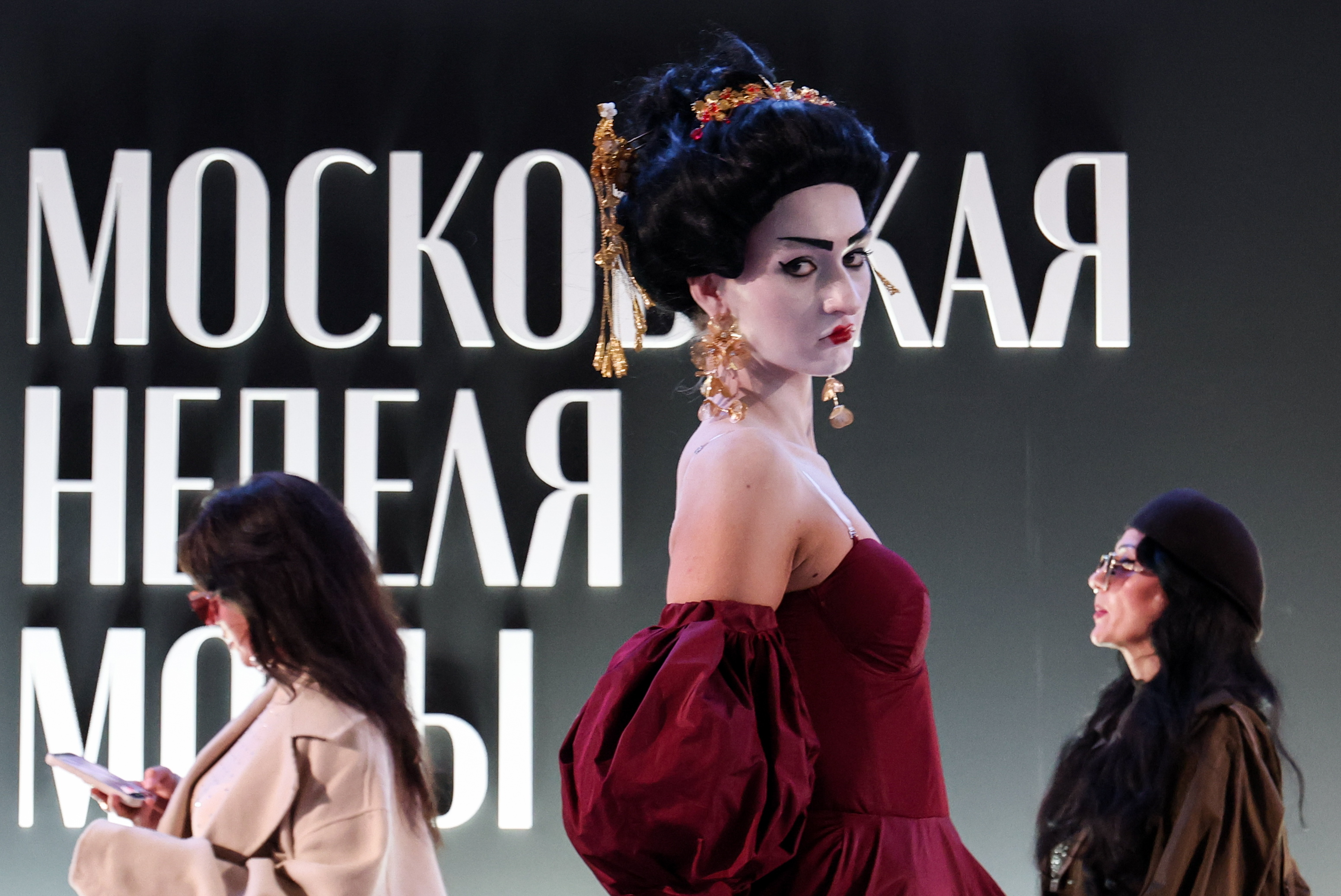  На седьмой Московской неделе моды в Центральном выставочном зале "Манеж". Виолетта Буткова/ТАСС